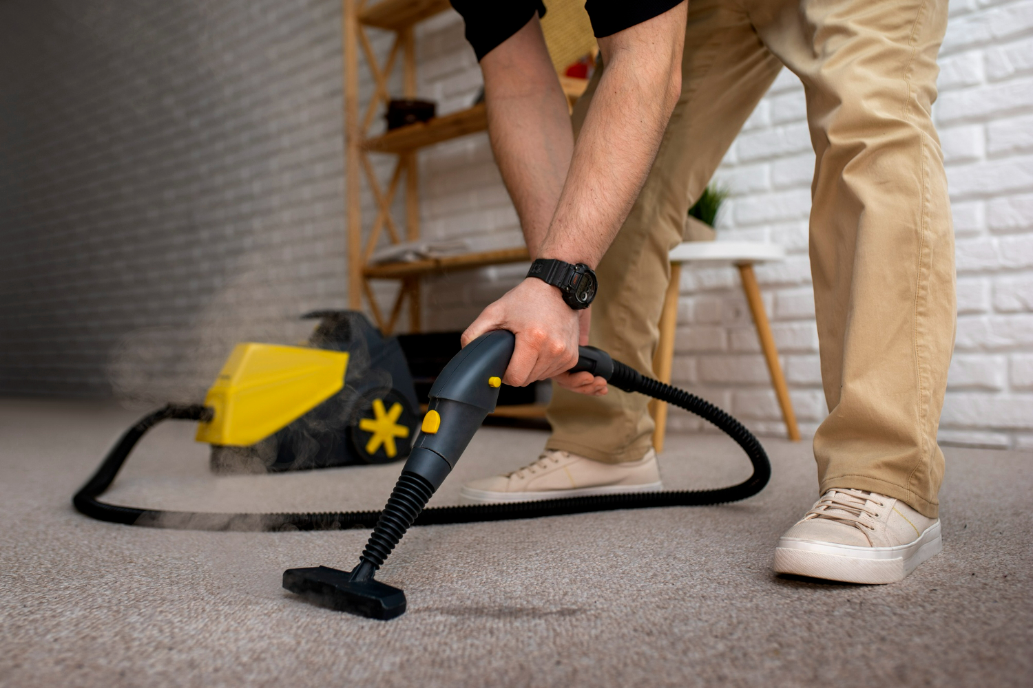 man-doing-professional-home-cleaning-service (3)