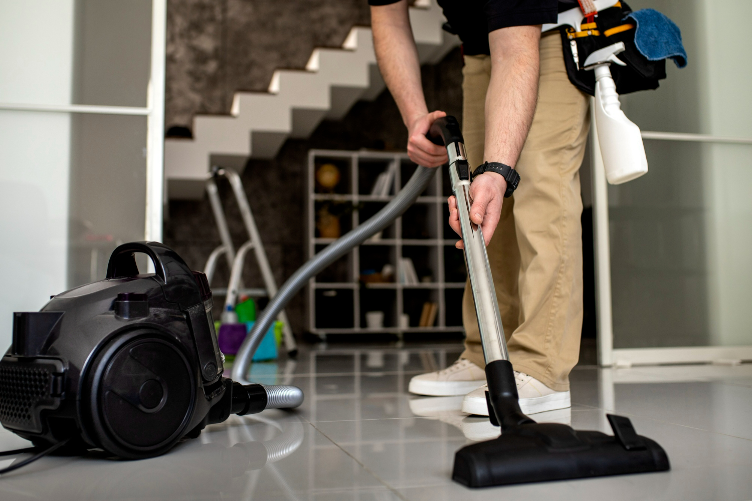 man-doing-professional-home-cleaning-service (4)